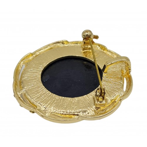 Brooch round in gold metal and resin stone